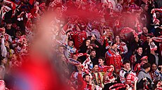 Fanou�ci Pardubic b�hem derby proti Hradci Králové.