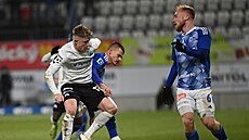 Adam evínský z Liberce (vlevo) v souboji s  Janem Klimentem z Olomouce.