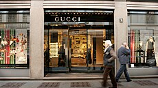 Ulice Montenapoleone v Milán�, kde sídlí butiky �ady luxusních zna�ek. (20....