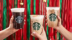 Starbucks p�iná�í svým zákazník�m ledové osv�ení i b�hem zimní sezony.