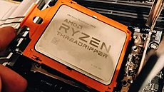 Popelá� na�el v odpadu funk�ní herní hardware.