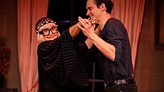 Eva Holubová a Mat�j Papr�iak v p�edstavení Podzimní expres