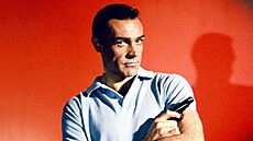Sean Connery jako James Bond v úvodním filmu série Dr. No (1962)