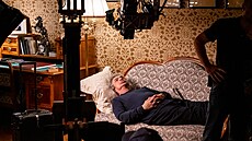 Záb�r z natá�ení klipu Nezapome�te, ve kterém si Semjon By�kov zahrál ve stylu...