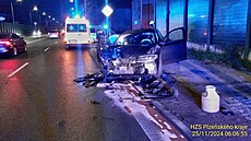 V pond�lí ráno naboural v Plzni do protihlukové zábrany taxiká�. Nadýchal tém��...