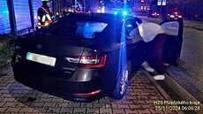 V pond�lí ráno naboural v Plzni do protihlukové zábrany taxiká�. Nadýchal tém��...