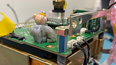 Kompletace nanosatelitu Planetum-1