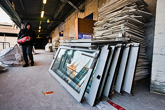 Betonov�© obklady z býval�©ho Prioru v BrnÄ� jdou na draÄ�ku, o vybaven�­ zájem nen�­