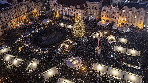 V Praze zaaly adventn trhy. (30. listopadu 2024)