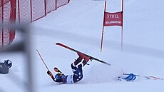 Pád Mikaely Shiffrinové pi obím slalomu v Killingtonu.