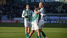 Fotbalisté Bohemians slaví gól v utkání se Slováckem, vst�elil ho Václav Drchal...