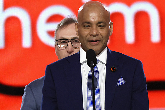 Sudarshan Maharaj, trenér branká�� Anaheimu.