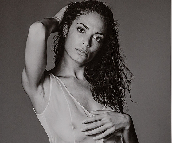 Elodie. Krásu hledá fotograf Ethan James Green i s pomocí italské zp�va�ky a...