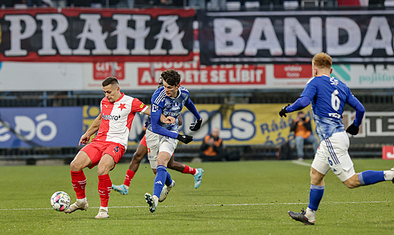 Sigma - Slavia 1:2, otočka během dvou minut. Hosty spasili Chorý s Provodem  - iDNES.cz