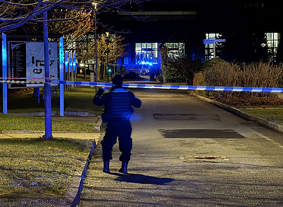 Policie uzav�ela okolí Západo�eské univerzity v Plzni (4. prosince 2024)