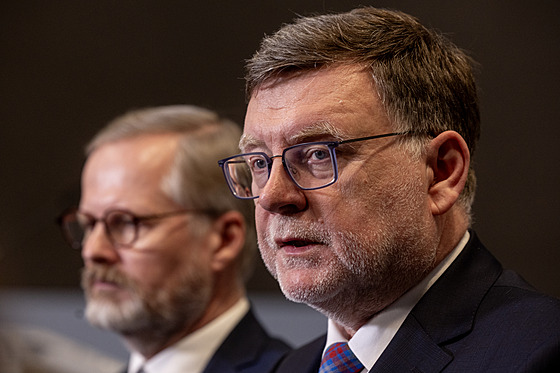 Premiér Petr Fiala a ministr financí Zbyn�k Stanjura po jednání na Pra�ském...