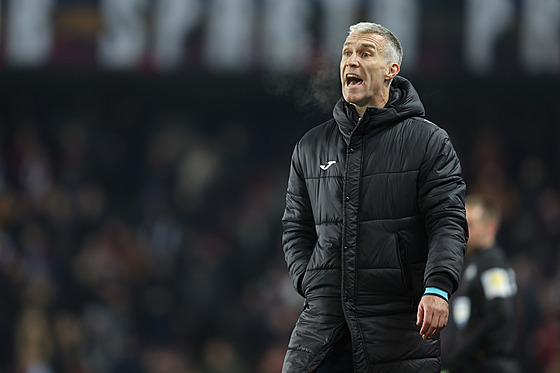 Trenér karvinských fotbalist� Martin Hyský b�hem ligového utkání na spar�anské...
