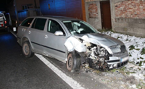 Nabouraný v�z �koda Octavia Combi, který ukradl osmnáctiletý zdrogovaný mu� bez...