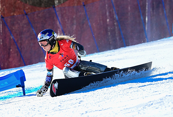 Ester Ledecká jede paralelní ob�í slalom Sv�tového poháru v �ínském Mylinu.