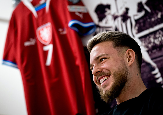 Vasil Ku�ej na besed� s mláde�í ústeckého Viagemu.