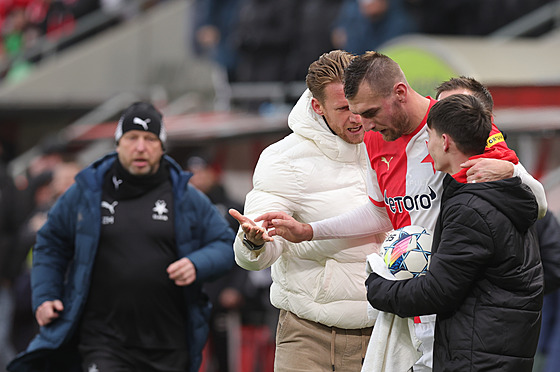 Liberecký trenér Radoslav Ková po zápase na Slavii konfrontoval mladého...