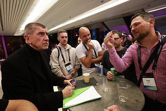 �éf ANO Andrej Babi� promluvil na kryptom�nové konferenci Emergence v Praze....