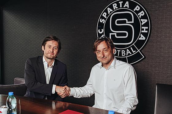 Rudolf Blaek (vpravo), pedseda klubu FK Motorlet Praha a kandidát na éfa...