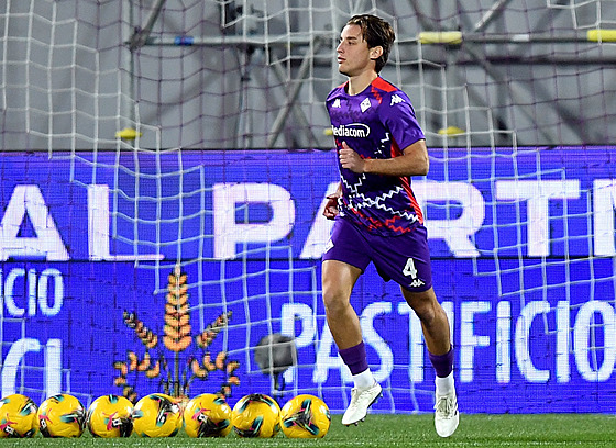 Edoardo Bove z Fiorentiny pi rozcvice