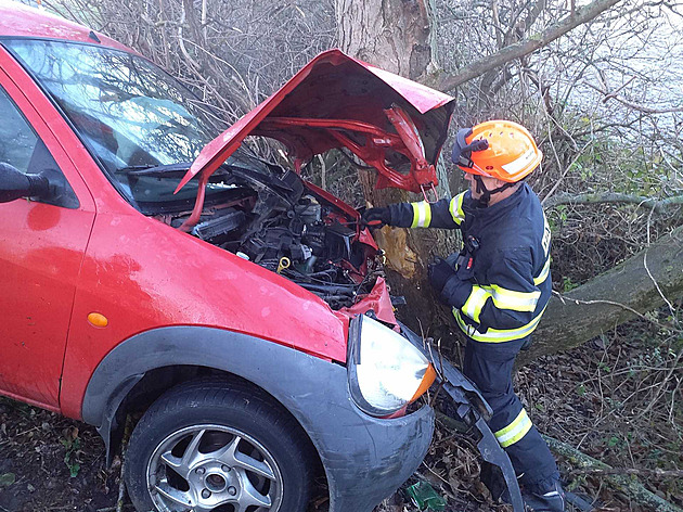 Bhem pondlního rána hasii zasahovali u osmi nehod, co je bn jejich...