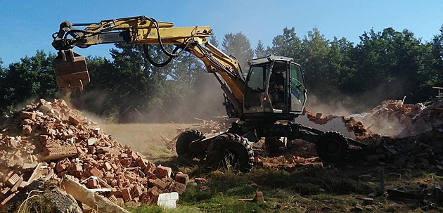 Skauti využívali základnu po desetiletí, šlechtic ji zboural. Spor řeší soud