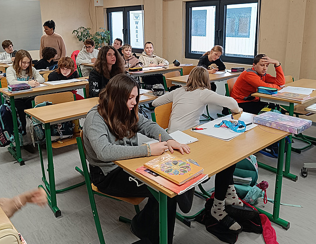 Po 81 dnech od niivých záplav se 3. prosince 2024 koláci Základní koly v...