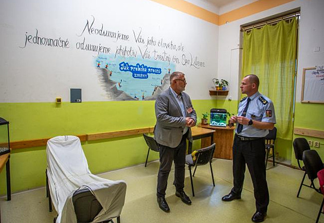 Starosta Frýdlantu ocenil vzn drobnými dárky.