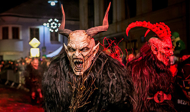 V sobotu proel Kaplicí prvod více ne 700 krampus.