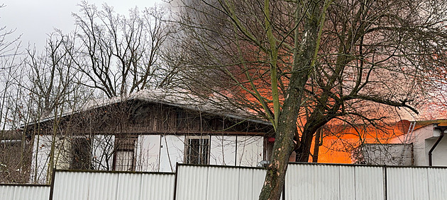 V Kladně hořelo v bývalém areálu huti Poldi, zasahovalo devět jednotek hasičů