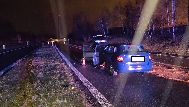 elní sráka dvou aut poblí lanového mostu pes táborskou nádr Jordán (7....