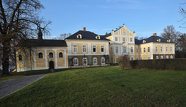 Tady se setká Babiš s Ficem. Zámku říkali Malá Vídeň, pak tu byly postižené ženy