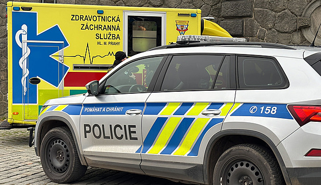Řidič v Tursku u Prahy nezvládl řízení a narazil do stromu. Nehodu nepřežil