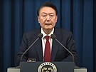 Jihokorejský prezident Jun Sok-jol vyhla�uje stanné právo v televizním projevu...