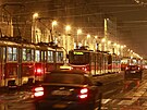 Zamrzla Praha, tedy hlavn tramvaje a vlaky. Tramvaje kvli trolejm pokrytm...