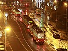 Zamrzla Praha, tedy hlavn tramvaje a vlaky. Tramvaje kvli trolejm pokrytm...