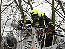 Hasii v Kladn zasahuj u poru budovy v bvalm arelu Poldi v Husk ulici....