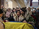 Poh�eb ukrajinského vojáka, který padl b�hem boj� v ruské Kurské oblasti. (27....