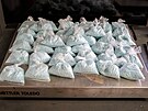 Pilulky fentanylu v balí�cích z Mexika zadr�enými americkými celními ú�ady (6....