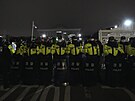 Jihokorejský prezident Jun Sok-jol v zemi vyhlásil stanné právo. Opozi�ní...