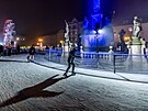 Kolem marinskho sloupu na Velkm nmst se prohnj bruslai. (1. prosince...