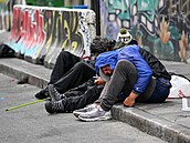 Bezdomovci závislí fentanylu na ulici San Franciska (16. kv�tna 2024)