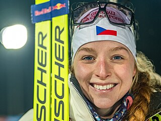 Markéta Davidová se zlatou medailí ze sprintu v Kontiolahti