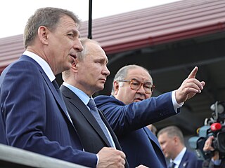 Alier Usmanov ukazuje Vladimiru Putinovi tební zaízení v Blgorodské...