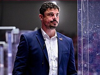 Petr Sýkora u mantinel pardubického stadionu