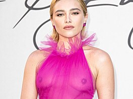 Florence Pugh na p�ehlídce Valentino, �ervenec 2022